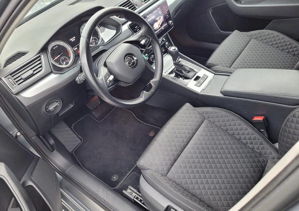 Skoda Superb cena 94000 przebieg: 166000, rok produkcji 2020 z Wałcz małe 497